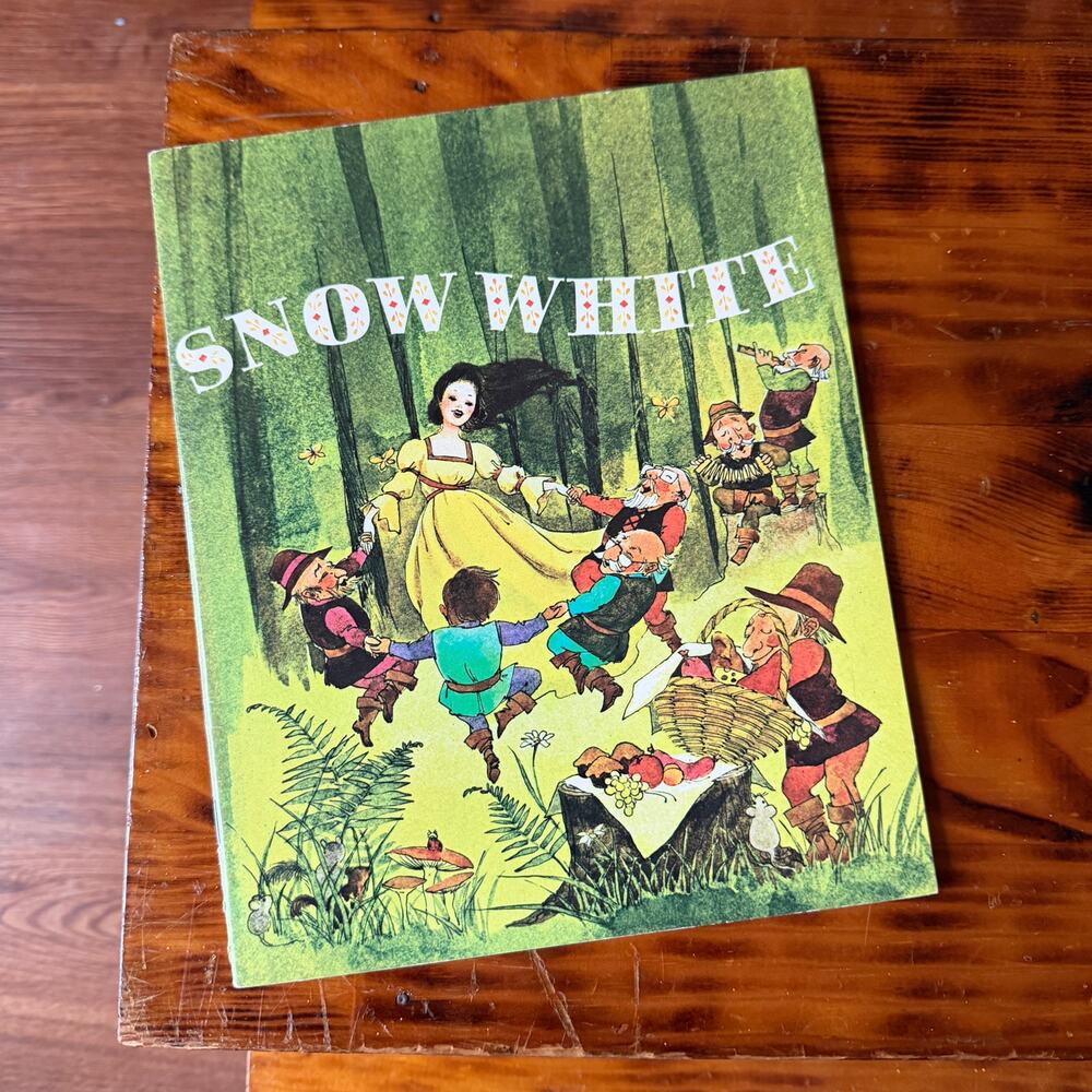Vintage 1970 Snow White Educational Reading Service Paperback Book